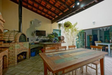 Casa à venda com 230m², 4 quartos e 3 vagas