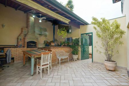 Casa à venda com 230m², 4 quartos e 3 vagas