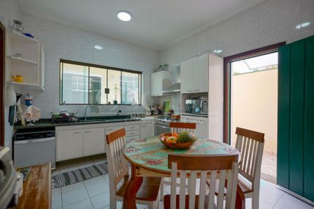 Casa à venda com 230m², 4 quartos e 3 vagas
