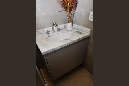 Banheiro social de apartamento para alugar com 2 quartos, 70m² em Parque Sao Domingos, São Paulo