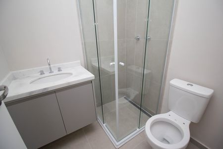 Banheiro Social de apartamento para alugar com 2 quartos, 70m² em Parque Sao Domingos, São Paulo