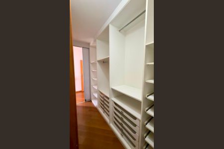 Apartamento à venda com 117m², 3 quartos e 3 vagas Apartamento à venda com 117m², 3 quartos e 3 vagascloset quarto3