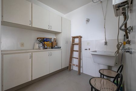 Apartamento para alugar com 180m², 3 quartos e 1 vaga Apartamento para alugar com 180m², 3 quartos e 1 vagaLavanderia