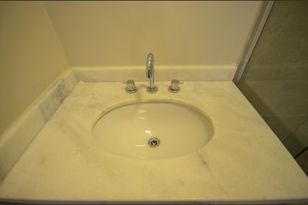 Apartamento para alugar com 70m², 2 quartos e 2 vagas Apartamento para alugar com 70m², 2 quartos e 2 vagasBanheiro
