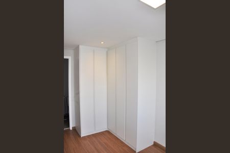 Apartamento para alugar com 70m², 2 quartos e 2 vagas Apartamento para alugar com 70m², 2 quartos e 2 vagasDetalhe - Quarto 01 com Suíte