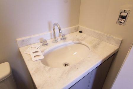 Apartamento à venda com 70m², 2 quartos e 2 vagas Apartamento à venda com 70m², 2 quartos e 2 vagasBanheiro da Suíte