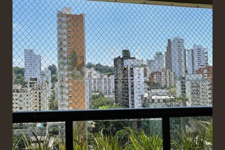 Apartamento à venda com 200m², 3 quartos e 4 vagas