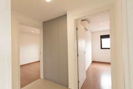 Apartamento para alugar com 107m², 3 quartos e 2 vagas Apartamento para alugar com 107m², 3 quartos e 2 vagasHall entre quartos