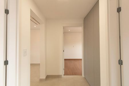 Apartamento para alugar com 107m², 3 quartos e 2 vagas Apartamento para alugar com 107m², 3 quartos e 2 vagasHall entre quartos