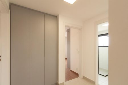 Apartamento para alugar com 107m², 3 quartos e 2 vagas Apartamento para alugar com 107m², 3 quartos e 2 vagasHall entre quartos