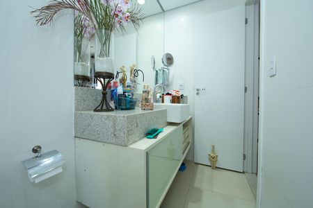 Apartamento à venda com 68m², 2 quartos e 2 vagas Apartamento à venda com 68m², 2 quartos e 2 vagasBANHEIRO2