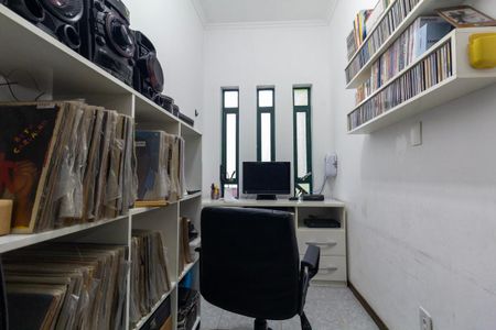 Casa à venda com 254m², 5 quartos e 1 vaga Casa à venda com 254m², 5 quartos e 1 vagaCasa 1 - Escritório