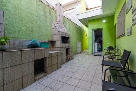 Casa à venda com 254m², 5 quartos e 1 vaga Casa à venda com 254m², 5 quartos e 1 vagaQuintal