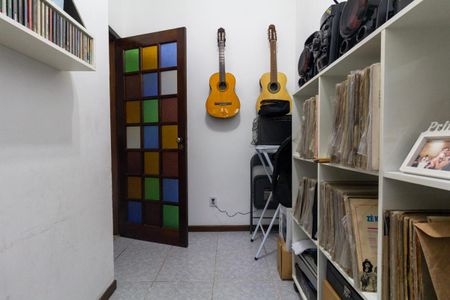 Casa à venda com 254m², 5 quartos e 1 vaga Casa à venda com 254m², 5 quartos e 1 vagaCasa 1 - Escritório