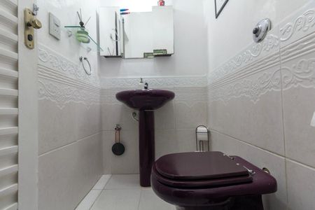 Casa à venda com 254m², 5 quartos e 1 vaga Casa à venda com 254m², 5 quartos e 1 vagaCasa 1 - Lavabo