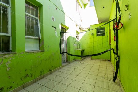 Casa à venda com 254m², 5 quartos e 1 vaga Casa à venda com 254m², 5 quartos e 1 vagaQuintal