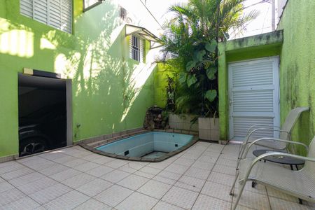 Casa à venda com 254m², 5 quartos e 1 vaga Casa à venda com 254m², 5 quartos e 1 vagaQuintal