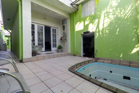 Casa à venda com 254m², 5 quartos e 1 vaga Casa à venda com 254m², 5 quartos e 1 vagaQuintal