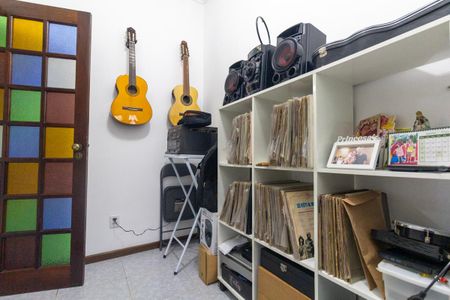 Casa à venda com 254m², 5 quartos e 1 vaga Casa à venda com 254m², 5 quartos e 1 vagaCasa 1 - Escritório