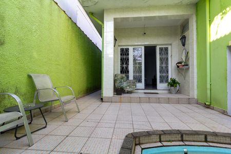 Casa à venda com 254m², 5 quartos e 1 vaga Casa à venda com 254m², 5 quartos e 1 vagaQuintal