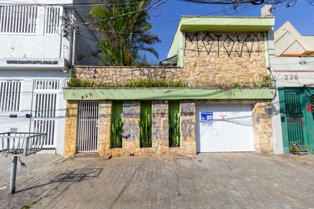 Casa à venda com 254m², 5 quartos e 1 vaga Casa à venda com 254m², 5 quartos e 1 vagaFachada