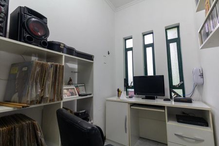 Casa à venda com 254m², 5 quartos e 1 vaga Casa à venda com 254m², 5 quartos e 1 vagaCasa 1 - Escritório