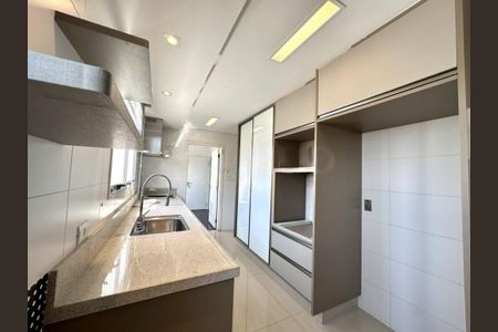 Apartamento à venda com 202m², 4 quartos e 4 vagas