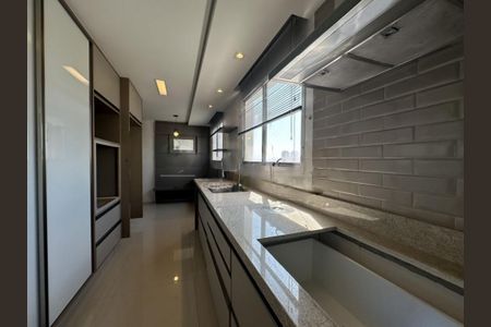 Apartamento à venda com 202m², 4 quartos e 4 vagas
