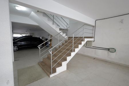 Apartamento para alugar com 70m², 2 quartos e 2 vagas Apartamento para alugar com 70m², 2 quartos e 2 vagasEscada