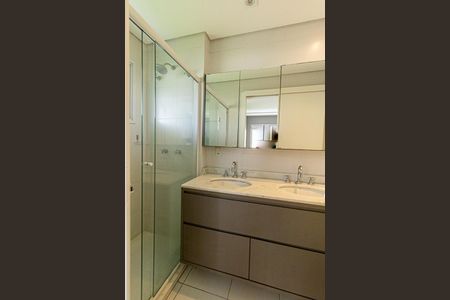 Apartamento para alugar com 165m², 4 quartos e 3 vagas Apartamento para alugar com 165m², 4 quartos e 3 vagasBanheiro da Suite 2