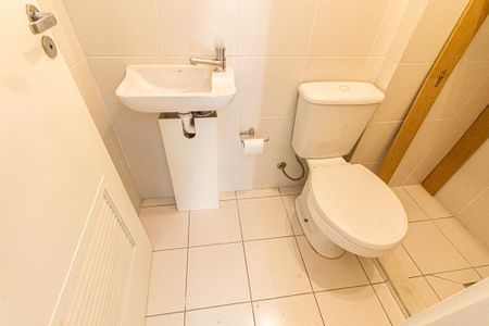 Apartamento para alugar com 165m², 4 quartos e 3 vagas Apartamento para alugar com 165m², 4 quartos e 3 vagasBanheiro de Serviço