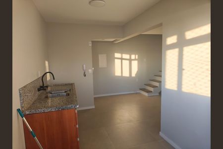 Cozinha de apartamento para alugar com 2 quartos, 150m² em Independência, Porto Alegre