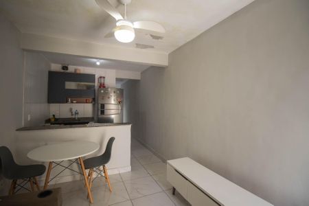 Sala de casa para alugar com 1 quarto, 60m² em Laranjal, São Gonçalo