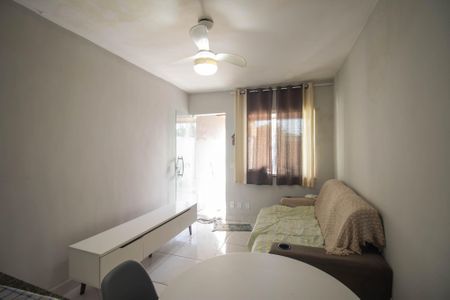 Sala de casa para alugar com 1 quarto, 60m² em Laranjal, São Gonçalo