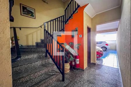 Apartamento à venda com 87m², 3 quartos e 2 vagas Apartamento à venda com 87m², 3 quartos e 2 vagasEscada
