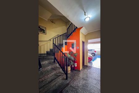 Apartamento à venda com 87m², 3 quartos e 2 vagas Apartamento à venda com 87m², 3 quartos e 2 vagasEscada