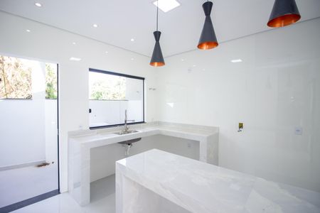 Casa à venda com 160m², 3 quartos e 2 vagas Casa à venda com 160m², 3 quartos e 2 vagasCozinha e Área de Serviço