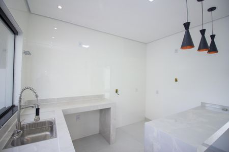 Casa à venda com 160m², 3 quartos e 2 vagas Casa à venda com 160m², 3 quartos e 2 vagasCozinha e Área de Serviço