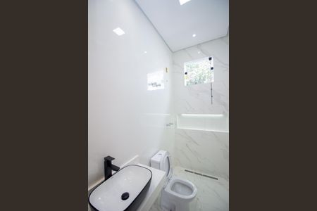 Casa à venda com 160m², 3 quartos e 2 vagas Casa à venda com 160m², 3 quartos e 2 vagasBanheiro Social