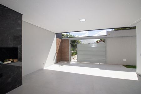Casa à venda com 160m², 3 quartos e 2 vagas Casa à venda com 160m², 3 quartos e 2 vagasGaragem