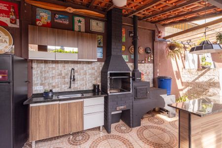 Casa à venda com 300m², 2 quartos e 2 vagasQuintal