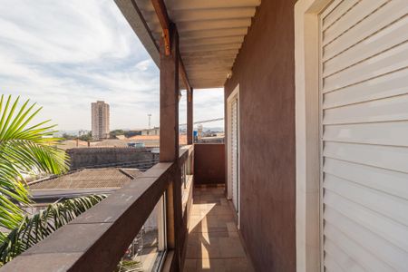 Casa à venda com 300m², 2 quartos e 2 vagasSacada dos quartos