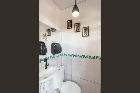 Casa à venda com 300m², 2 quartos e 2 vagasBanheiro de serviço