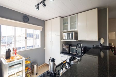 Casa à venda com 300m², 2 quartos e 2 vagasCozinha