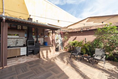 Casa à venda com 300m², 2 quartos e 2 vagasQuintal