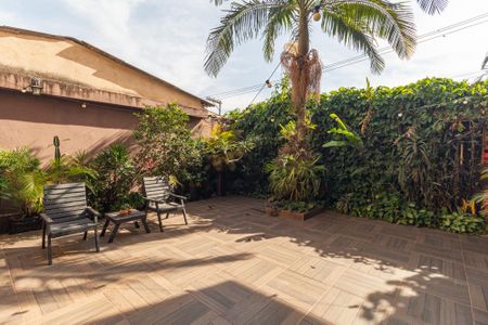 Casa à venda com 300m², 2 quartos e 2 vagasQuintal