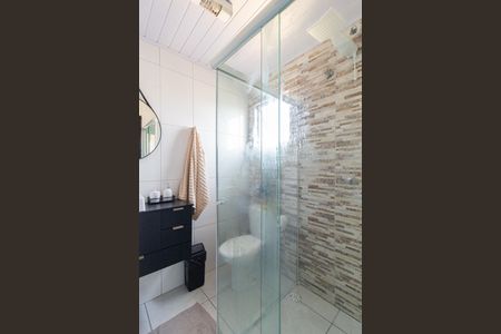 Casa à venda com 300m², 2 quartos e 2 vagasBanheiro da suíte