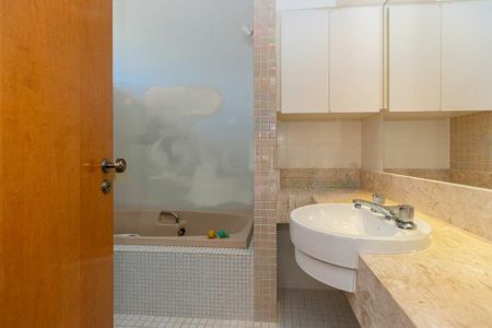 Casa à venda com 500m², 3 quartos e 6 vagas
