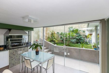 Casa à venda com 500m², 3 quartos e 6 vagas