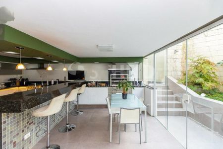 Casa à venda com 500m², 3 quartos e 6 vagas